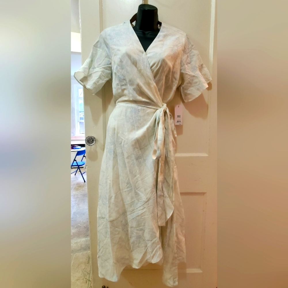 Rachel parcell white with blue flowers wrap dress